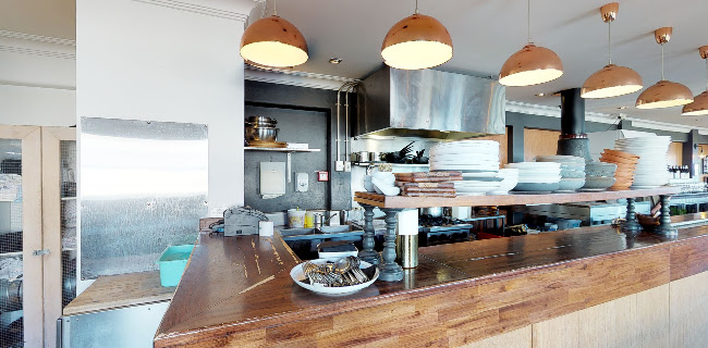 Manhattan Bar + Eatery