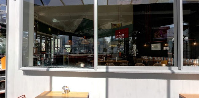 Seven Hills Cafe, Restaurant and Bar