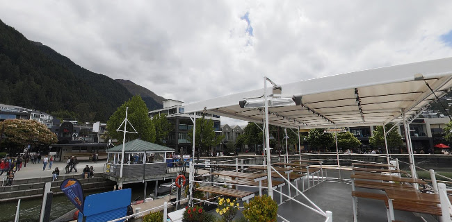 Opinii despre Perky's - Floating Bar Queenstown în Queenstown - Hospitality and gastronomy