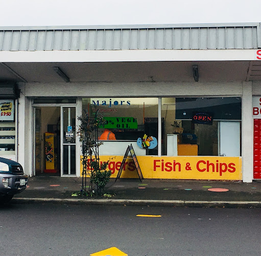 Majors Takeaways Fish & Chip Burger - Hospitality and gastronomy