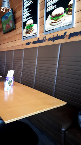 Reviews of BurgerFuel Henderson in Auckland - Hospitality and gastronomy