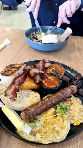 Reviews of At 719 in Auckland - Hospitality and gastronomy