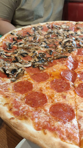 Opinii despre Sal's Authentic NY Pizza - Takapuna în Auckland - Hospitality and gastronomy