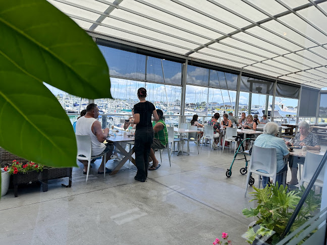 Opinii despre The Land and Sea Cafe în One Tree Point - Hospitality and gastronomy