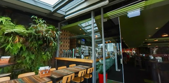 Comentarii opinii despre Foundation Bar