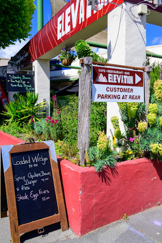 Opinii despre Elevation Cafe, Bar and Restaurant Motueka în Motueka - Hospitality and gastronomy