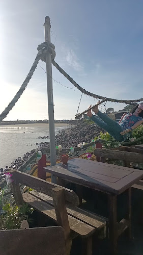 Manou's Waterfront Cafe & Restaurant - Hospitality and gastronomy