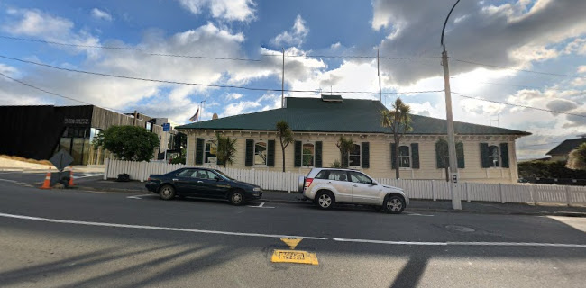 Wholly Bagels & Pizza Thorndon