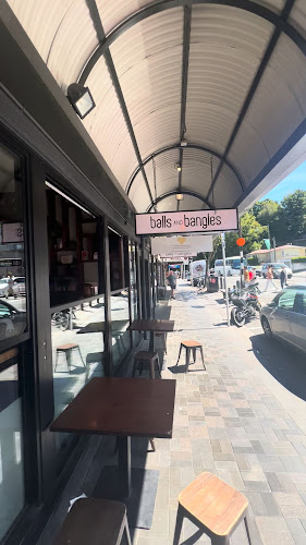 Comentarii opinii despre Balls and Bangles