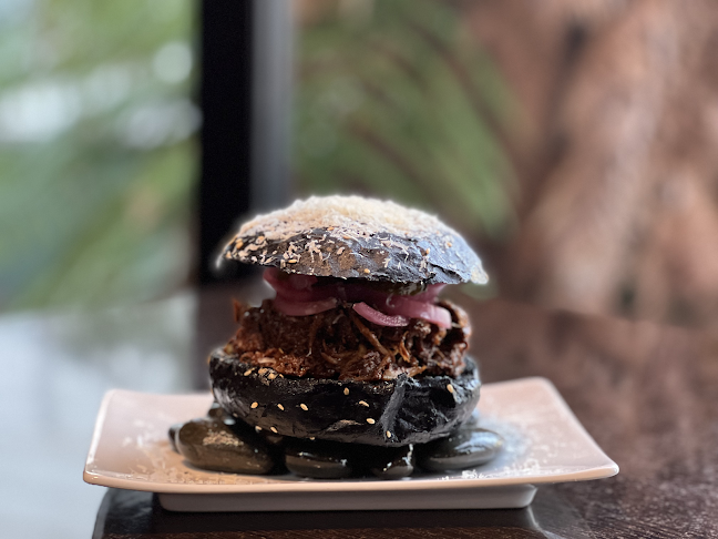 Kelburn Village Pub - Hospitality and gastronomy