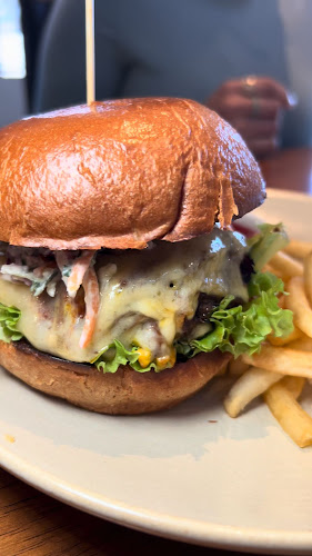 Mackenzies Cafe Bar & Grill