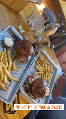 Opinii despre Ministry of Works Bar & Eatery în Twizel - Hospitality and gastronomy