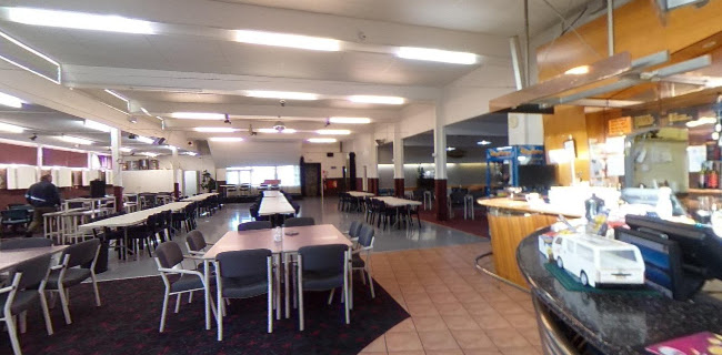 Comentarii opinii despre Castlecliff Club Inc