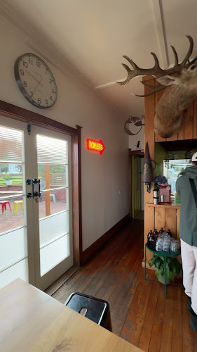 Opinii despre Roasted x Toasted by ROAR COFFEE în Lumsden - Hospitality and gastronomy