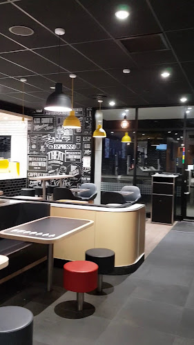 Reviews of McDonalds Yaldhurdst in Christchurch - Hospitality and gastronomy