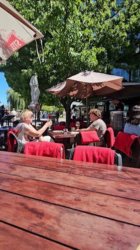 Opinii despre Momentos By The Lake Restaurant în Queenstown - Hospitality and gastronomy