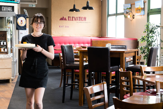 Opinii despre Elevation Cafe, Bar and Restaurant Motueka în Motueka - Hospitality and gastronomy