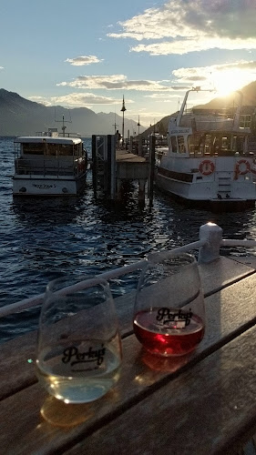 Opinii despre Perky's - Floating Bar Queenstown în Queenstown - Hospitality and gastronomy