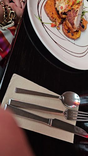 Comentarii opinii despre The Saucy Chef Restaurant & Bar