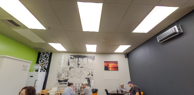 Comments and reviews of Poppys Cafe