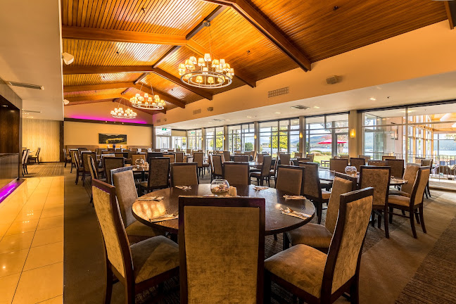 MacKinnon Restaurant & Explorer Bar