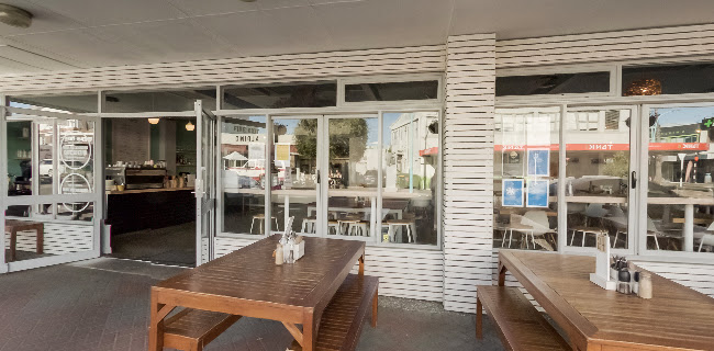 Comentarii opinii despre The General Café