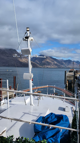Perky's - Floating Bar Queenstown - Queenstown
