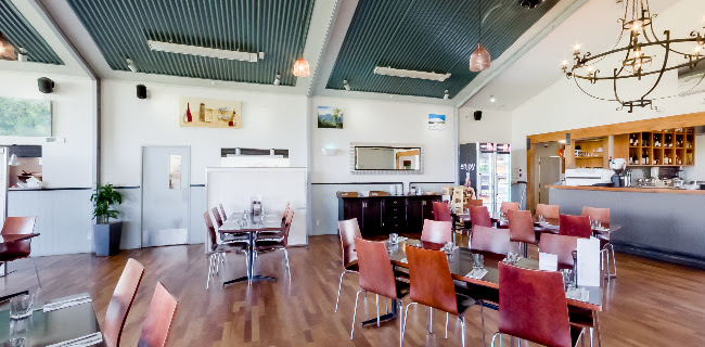 Off The Track Restaurant and Licenced Cafe Open Times