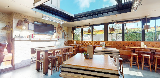 Comentarii opinii despre Carlton Bar & Steakhouse