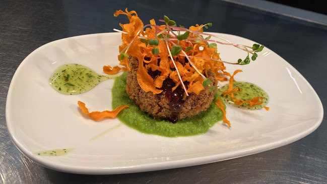 MacKinnon Restaurant & Explorer Bar - Hospitality and gastronomy