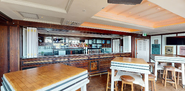 Carlton Bar & Steakhouse