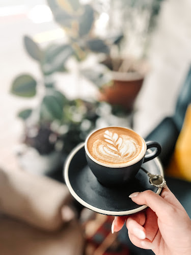 six ounces - Hospitality and gastronomy