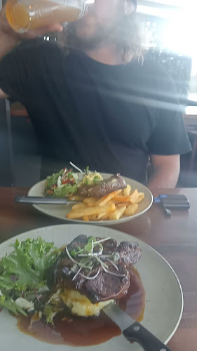 Reviews of The Hive Bar & Restaurant in Kumeū - Hospitality and gastronomy