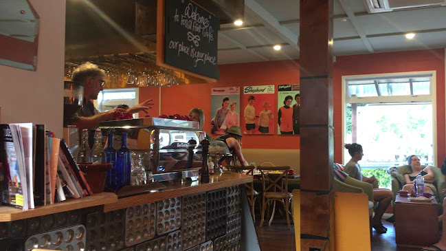 Opinii despre Fossil Point Cafe & Gallery în Greta Valley - Hospitality and gastronomy