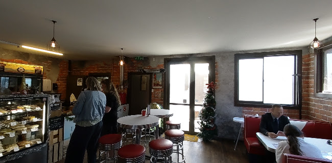 Route 6 Cafe and Bar