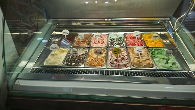 CrunchTower Desserts&Drinks - Hospitality and gastronomy