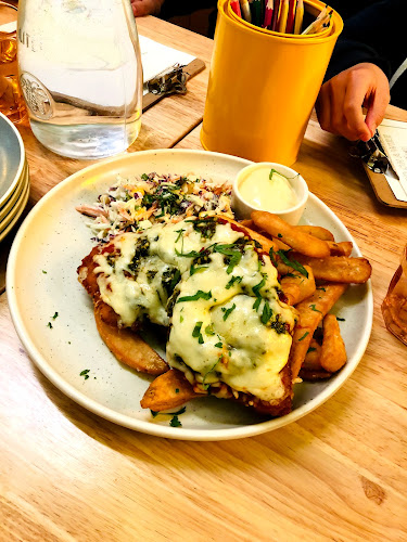 Comentarii opinii despre Bird On A Wire - Hamilton East