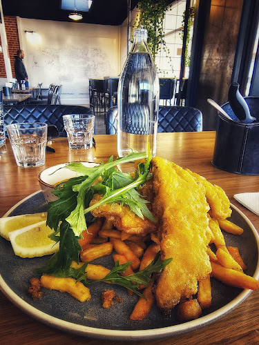 Opinii despre Ministry of Works Bar & Eatery în Twizel - Hospitality and gastronomy