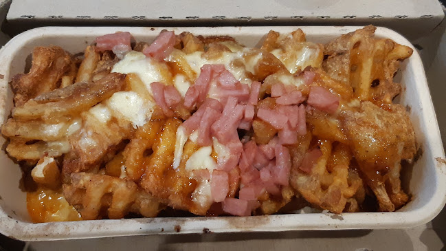 HELL Pizza Papamoa - Hospitality and gastronomy