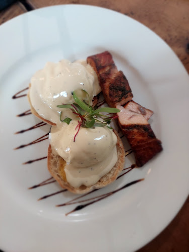 La Bull Cafe & Bar - Hospitality and gastronomy