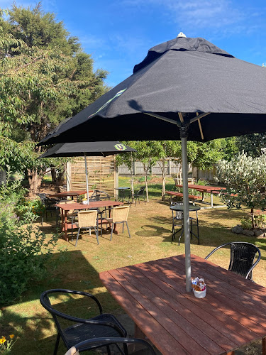 Comentarii opinii despre The Local Backyard Cafe and Bakery