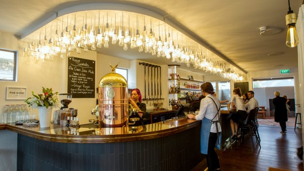 Rogues Cafe, Restaurant & Bar