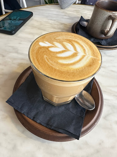 Comentarii opinii despre Sixes And Sevens