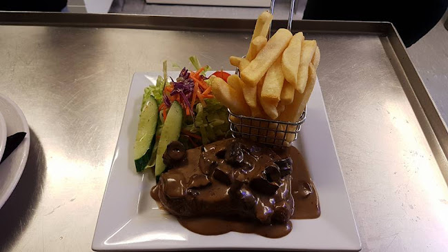 Reviews of The Woodend Tavern in Woodend - Hospitality and gastronomy