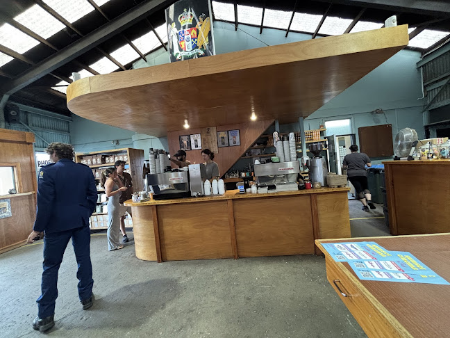 Brown Lightning Bros. Raglan Roast. - Hospitality and gastronomy