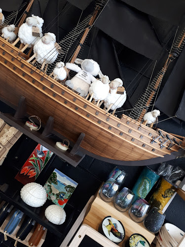 Comentarii opinii despre Bluff Real Estate and Cafè