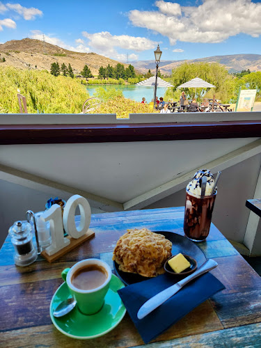 Pinot Junction -Lakeside Cafe - Hospitality and gastronomy