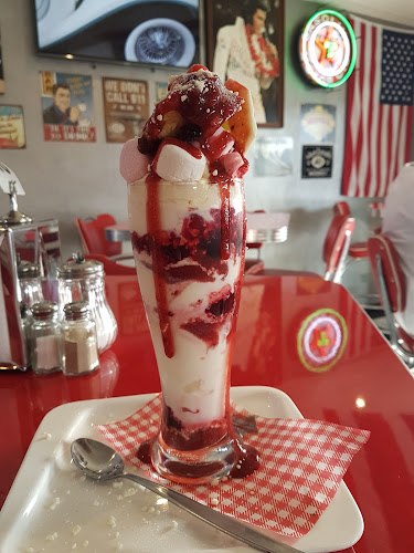 Deluxe Diner Open Times