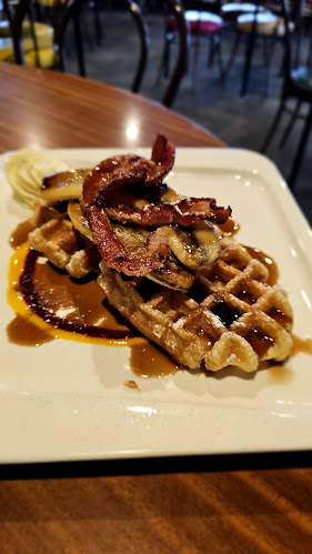 Black Swan Cafe/Waihola Motel Open Times