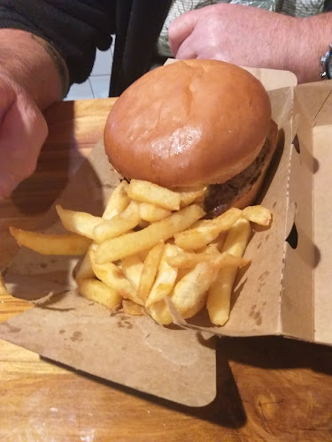 Comentarii opinii despre RE Burger Rolleston